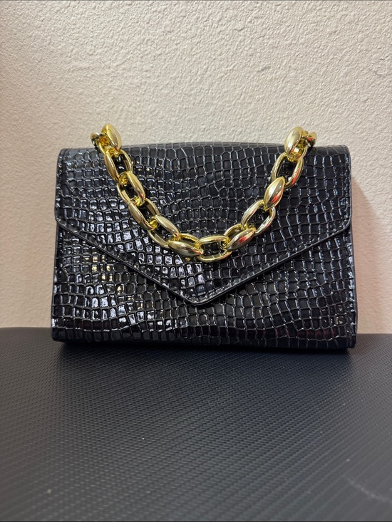 Handbags - Fashion Black Croc-Embossed Chain Bag - Gold Hardware